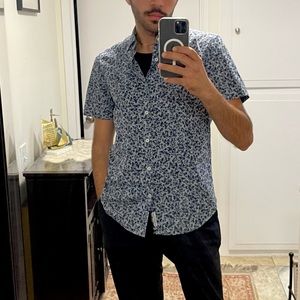 Penguin Flowered Short sleeve Shirt - Size Medium - like new - linen feel